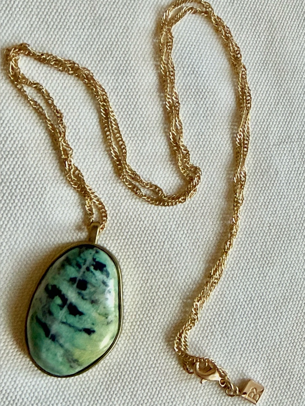 BANANA REPUBLIC GREEN STONE PENDANT NECKLACE GOLD TONE